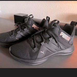 Pumas Snickers size 8